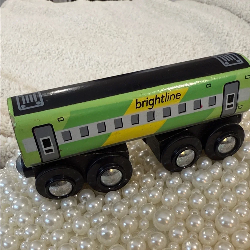 Brightline  Wooden and magnetic Green and Black Toy Train - Picture 2 of 5